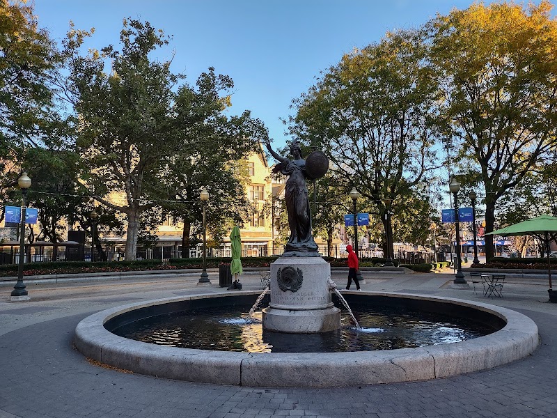 Grand Circus Park Dog Park photo 3