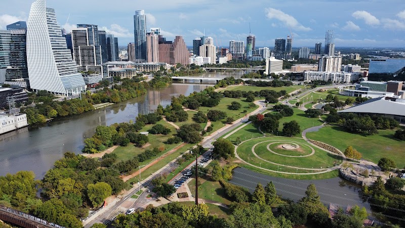Auditorium Shores at Town Lake Metropolitan Park photo 2