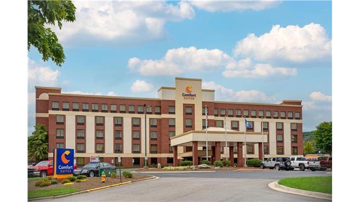 Comfort Suites Outlet Center