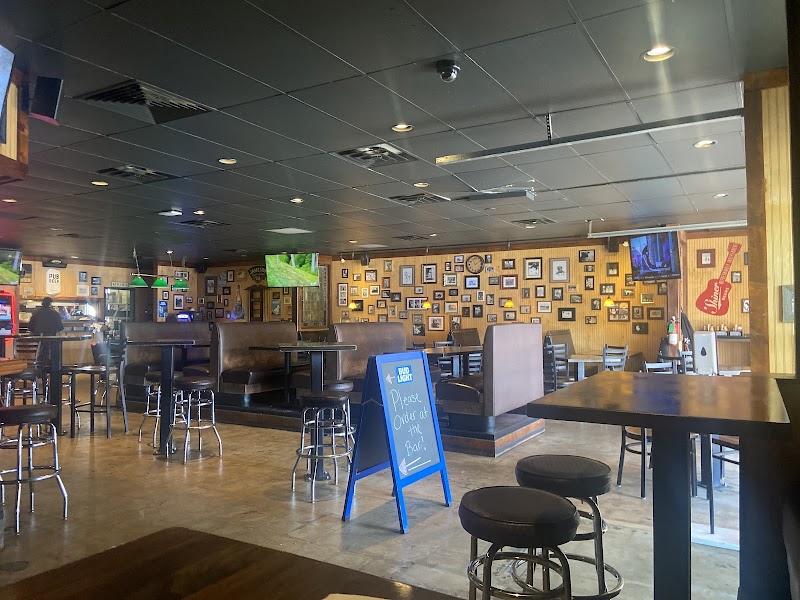 Doghouse Tavern photo 3