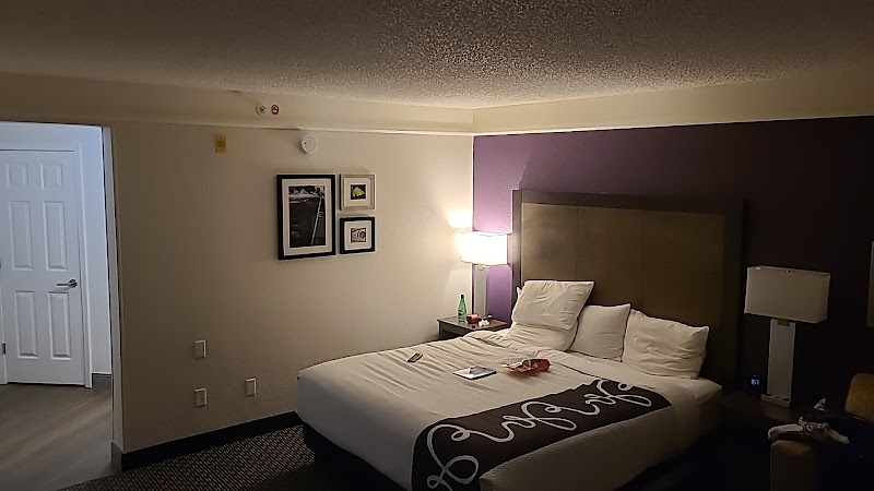 La Quinta Inn & Suites by Wyndham Denver Airport DIA photo 2