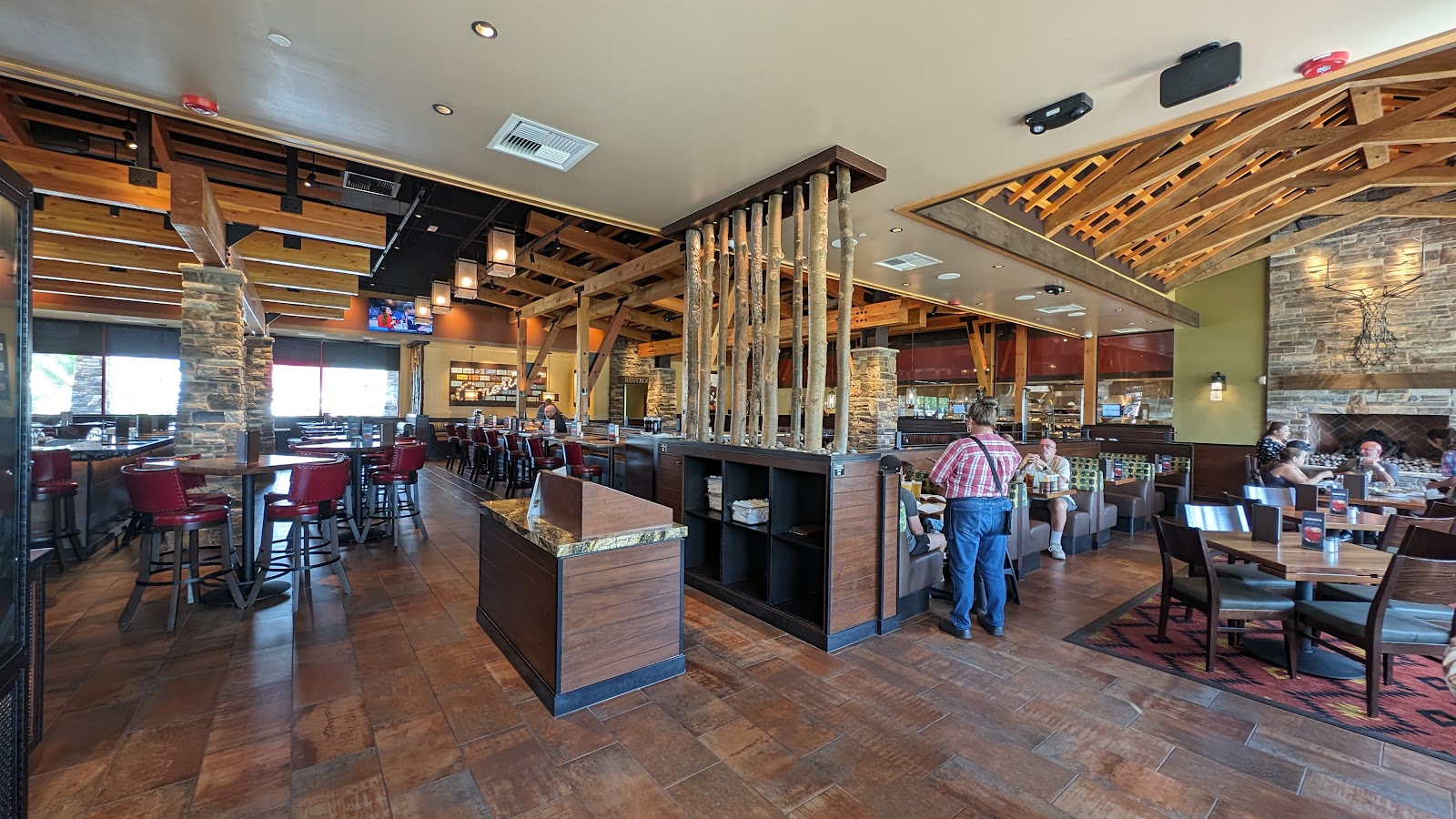 Lazy Dog Restaurant & Bar