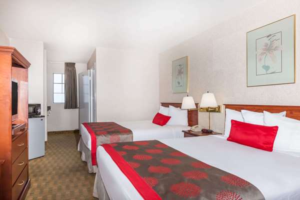 Ramada by Wyndham San Diego Poway Miramar photo 2