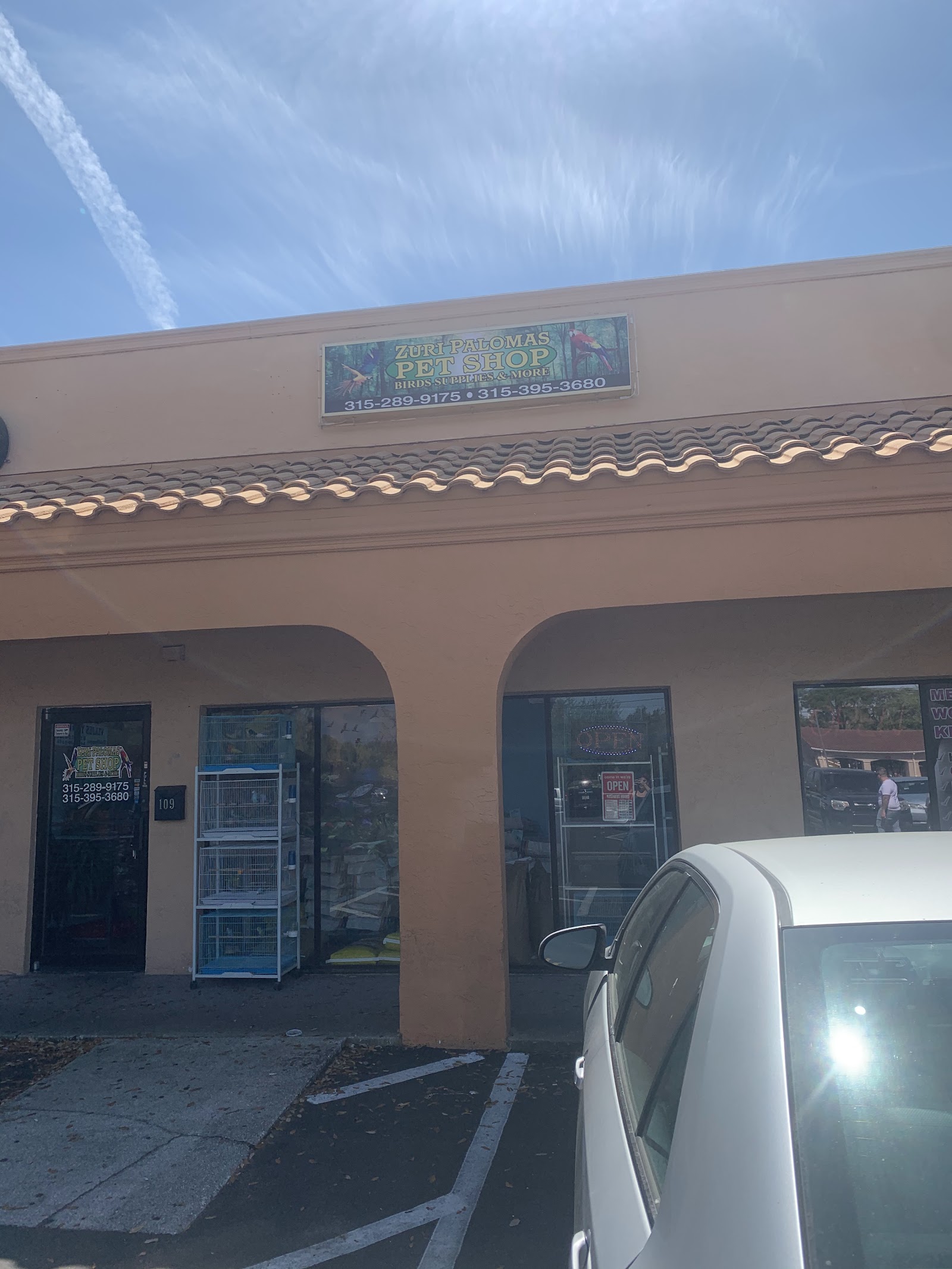 Zuri Palomas Pet Shop